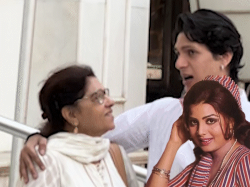 सुलक्षणा पंडित की प्रेयर मीट में भावुक दिखा परिवार:बहन विजयता पंडित हाथ जोड़े पहुंचीं, भाई ललित पंडित समेत कई बॉलीवुड सेलेब्स हुए शामिल