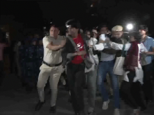 राहुल बोले-साफ हवा मांगने वालों से अपराधियों जैसा व्यवहार क्यों:प्रदूषण का विरोध करने पर अरेस्ट किया था; दिल्ली का AQI 436 पार- INA NEWS