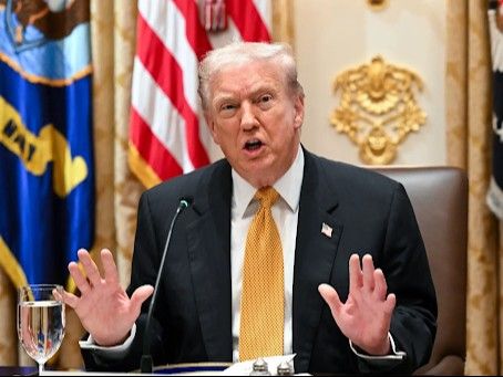 ट्रम्प बोले- टैरिफ से फायदा, गरीब अमेरिकियों को ₹1.7लाख देंगे:सरकार 37 ट्रिलियन डॉलर का कर्ज चुकाएगी; इसका विरोध करने वाले 'मूर्ख'