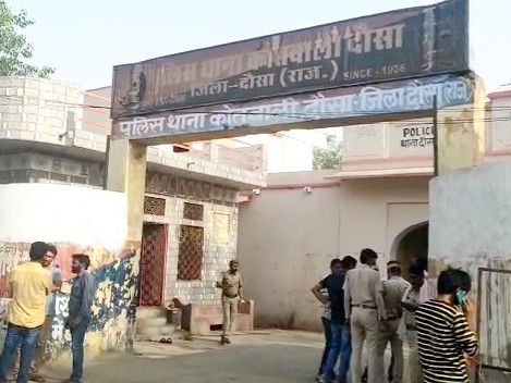 Bag of money stolen from car in Dausa | दौसा में कार से कैश भरा बैग चोरी: CCTV फुटेज खंगाल रही पुलिस, खादी भंडार रोड पर हुई वारदात – Dausa News