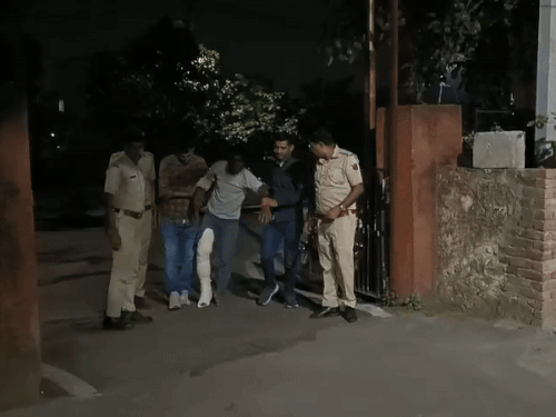 Rajasthan kota Murder of nursing worker’s wife and daughter update, Third accused also arrested ,two accused on PC remand, Pradeep Vaishnav, Bharat | नर्सिंगकर्मी की पत्नी बेटी की हत्यारे पीसी रिमांड पर: तीसरा आरोपी भी गिरफ्तार, पूछताछ में खुलासा, महिला से चाय बनवाई, फिर खाना बनाने की बोला – Kota News