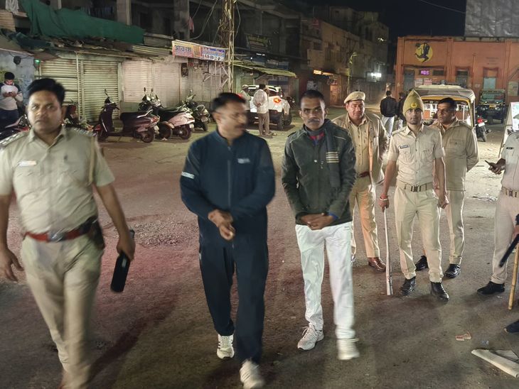 Pratapgarh police on alert after Delhi bomb blast | दिल्ली कार धमाके के बाद प्रतापगढ़ पुलिस अलर्ट: एसपी ने की टीमें गठित, शहरभर में चला चैकिंग अभियान – pratapgarh (Rajasthan) News