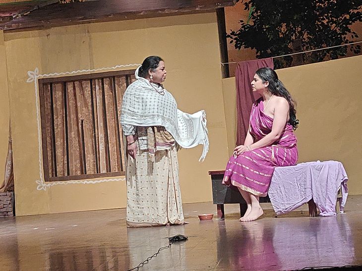 Abhivyakti Society staged a play by Mohan Rakesh.