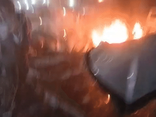 दिल्ली कार ब्लास्ट के दिल दहलाने वाले VIDEO:9 मौतें, सड़क पर बिखरे इंसानों के शरीर, जलती कारें; अस्पताल में कई घायल- INA NEWS