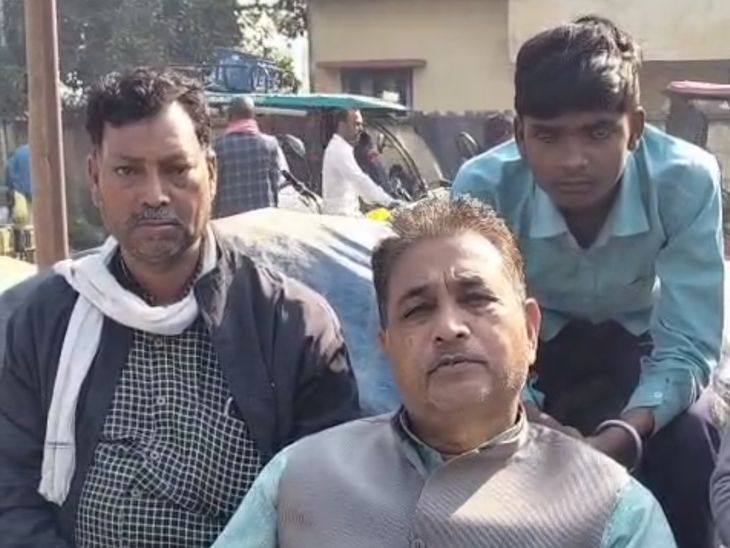 Secretary of Rudauli Mandi accused of illegal recovery