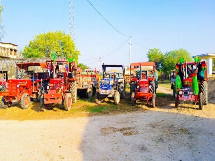 टोंक में अवैध बजरी से भरी 4 ट्रैक्टर-ट्रॉली जब्त:  एक बिना डॉक्यूमेंट वाली ट्रॉली को भी पकड़ा, माफिया कार्रवाई की भनक मिलते भागे – Tonk News