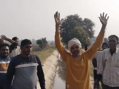 नारनौल में नहरी पानी नहीं मिलने पर किसानों का प्रदर्शन:  बोले, सफाई नहीं होने से नहीं आ रहा पूरा पानी, फसल खराब होने का डर – Narnaul News