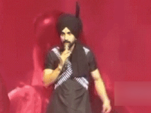 अभिनेता दिलजीत दोसांझ ने PU छात्रा के साहस को 'बॉलीवुड' मंच से सराहा? Dosanjh Praises Pu Student's Courage news image