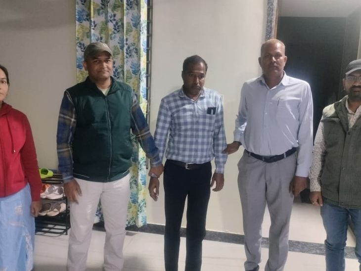 Major action by Rajsamand ACB team | राजसमंद में 7 लाख की रिश्वत लेते लैंड रेवेन्यू-इंस्पेक्टर गिरफ्तार: जमीन की पैमाइश और नक्शा शुद्धिकरण की एवज में मांगे थे, एसीबी ने पकड़ा – rajsamand (kankroli) News