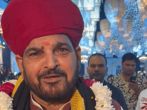 रेसलर पूजा ढांडा की शादी में शामिल हुए बृजभूषण:  बजरंग-विनेश पर साधा निशाना, कहा-अच्छा हुआ वो राजनीति में गए, खेल में उनका समय खत्म – Hisar News