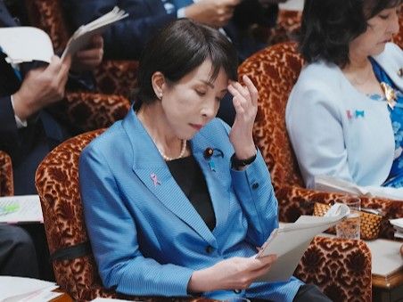 Japan PM Work Life Balance Controversy; Sanae Takaichi | 3 AM Meeting | 18 घंटे काम कर रहीं जापान की नई PM: सुबह 3 बजे मीटिंग बुलाई, घोड़े की तरह काम करने कहा; क्या लौटेगा ओवरवर्क से मौत का कल्चर