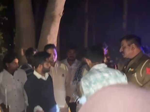 जाखल में मुनीम से मारपीट कर मोबाइल और कैश लूटा:  बाइक सवार तीन युवकों ने रोका रास्ता; भागकर बचाई जान – Jakhalmandi News