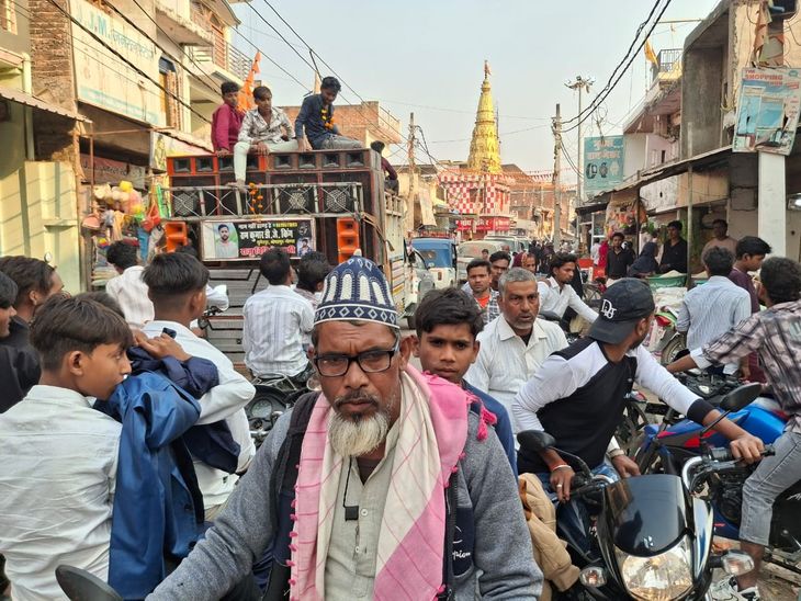 People are troubled by traffic jam in Sadullanagar