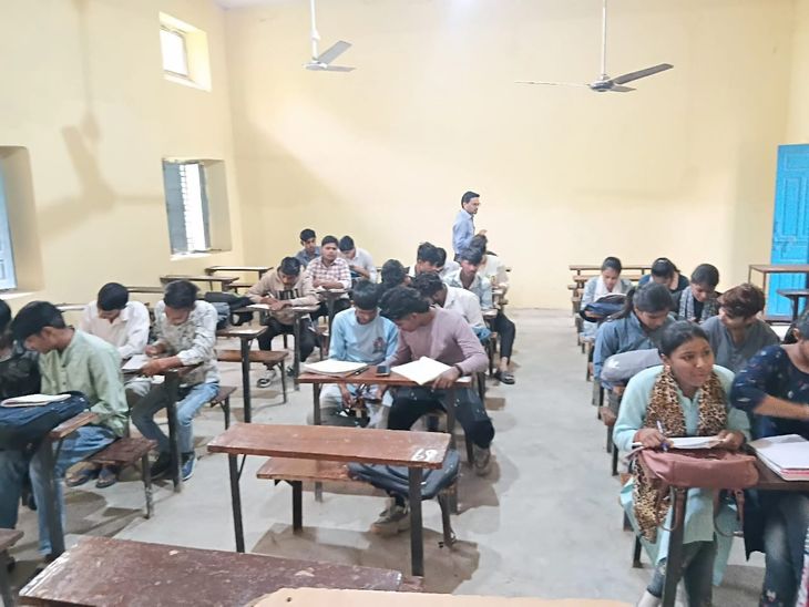 Mass movement for voter awareness in Deeg | डीग में मतदाता जागरूकता का जन-आंदोलन: स्कूलों से गलियों तक गूंजा ‘एक-एक वोट’ का संदेश, छात्रों ने नुक्कड़-नाटक से किया जागरुक – Deeg News