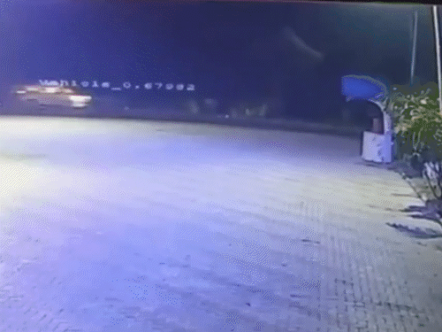 गुजरात के अरावली में एंबुलेंस में आग, 4 जिंदा जले:  एक दिन के नवजात के इलाज के लिए जा रहा था पिता; डॉक्टर-नर्स की भी मौत