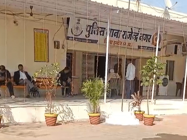 इंदौर में चलती बस में छेड़छाड़, नेशनल शूटर से बैडटच:  खिलाड़ी ने कंडक्टर और ड्राइवर को पीटा; पैसेंजर बोले- दोनों नशे में थे – Indore News