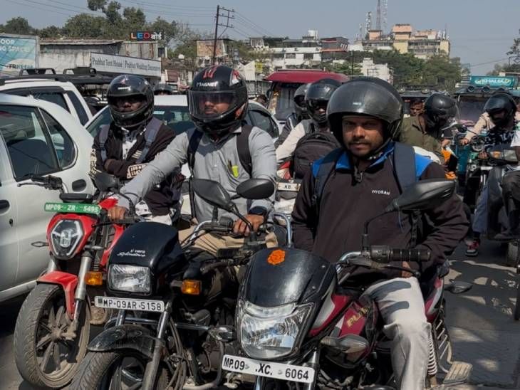 1218 drivers were found riding without helmets.
