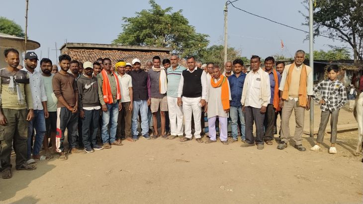 People stopped the work in protest against the construction of the road ...