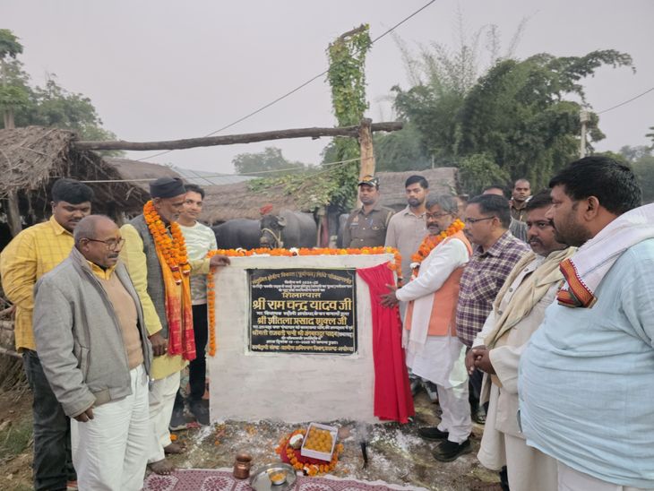 Rudauli MLA laid the foundation stone for three new roads. | रुदौली ...