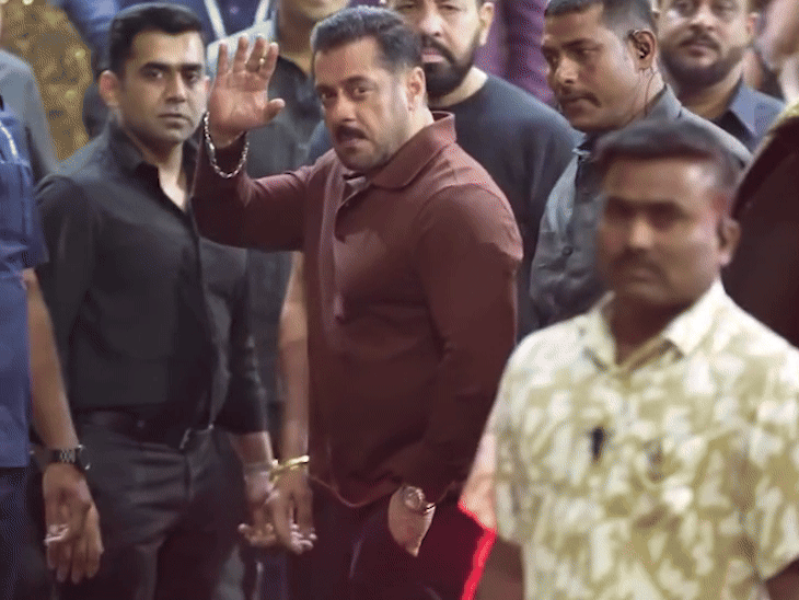 प्राइवेट एयरपोर्ट से निकलते हुए शाहरुख खान ने छिपाया चेहरा:सलमान खान भी टाइट सिक्योरिटी में पहुंचे, सोहेल खान समेत कई सेलेब्स हुए स्पॉट