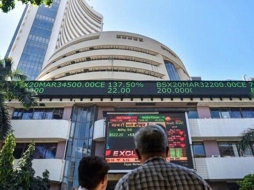 सेंसेक्स में 100 अंक से ज्यादा की तेजी:  निफ्टी भी 50 अंक चढ़ा, बैंकिंग और एनर्जी शेयर्स में आज बढ़त