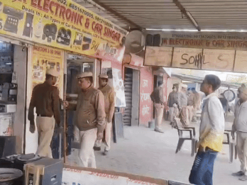 दिल्ली ब्लास्ट के बाद फरीदाबाद में पुलिस का सर्च आपरेशन:मस्जिद-घरों समेत गोदाम की चैकिंग, NIA की हिरासत में कई लोग- INA NEWS