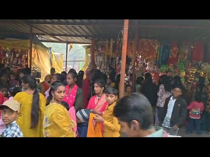 Pedia immersion in Bhatni, crowd gathered on the banks of Gandak river ...