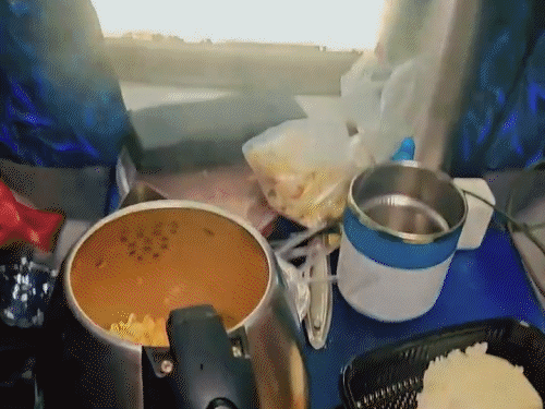 भारतीय रेल में सुरक्षा पर सवाल: चलती ट्रेन में खाना बनाना, रेलवे की कार्रवाई Train Noodle Kettle Safety Debate news image