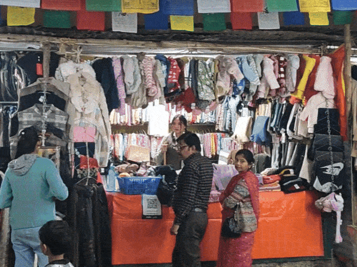 Winter in Bhind increased the demand for warm clothes