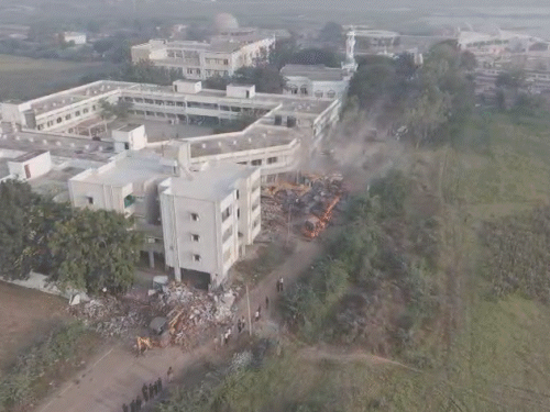 भावनगर में दारुल उलूम मदरसा पर चला बुलडोजर:  सड़क पर अतिक्रमण वाली 1500 वर्ग मीटर जगह खाली कराई जा रही – Gujarat News