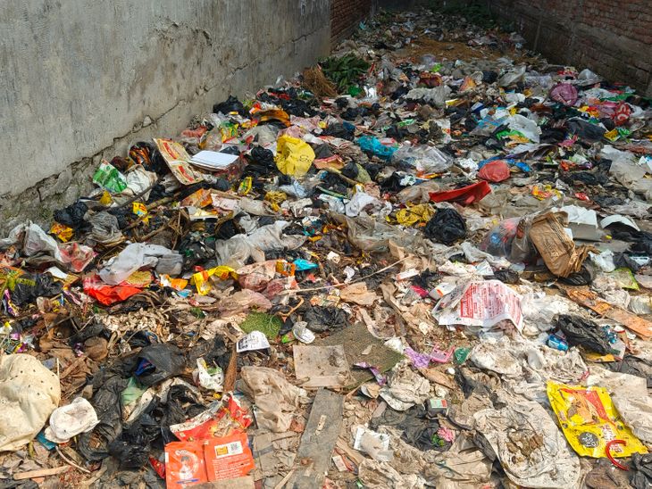 Open garbage behind the Brahmasthan temple
