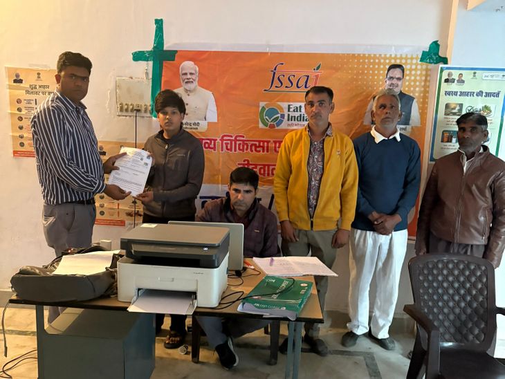 20 food traders got licenses | 20 खाद्य कारोबारियों को मिले लाइसेंस: ‘शुद्ध आहार – मिलावट पर वार’ अभियान के तहत मिठड़ी में कैंप – Didwana-Kuchaman News