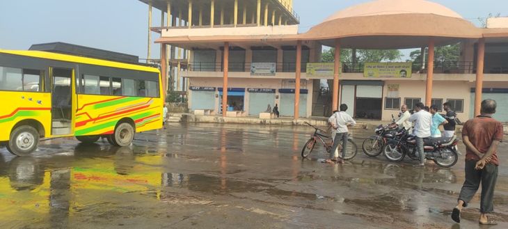 Cleaning done in the new bus stand premises, instructions given to keep ...