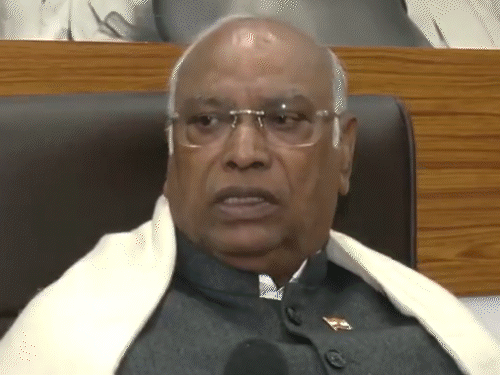 Congress VS RSS-BJP Constitution; Modi Amit Shah | Mamata Banerjee | RSS-BJP संविधान को कमजोर कर रहे- कांग्रेस: भारत की ये पहचान आज खतरे में, ममता ने कहा- नागरिक अधिकारों के नाम पर डर का माहौल बना रहे