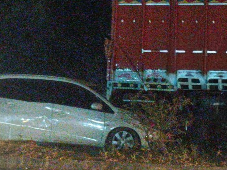 Car collides with truck in Maihar, family members injured