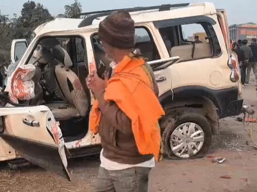 5 killed, 3 seriously injured on NH 49 | छत्तीसगढ़ में ट्रक-स्कॉर्पियो की टक्कर में 5 मौतें: NH-49 पर हादसा, बारात से लौट रहे थे स्कॉर्पियो सवार; मृतकों में 2 सेना के जवान – Chhattisgarh News