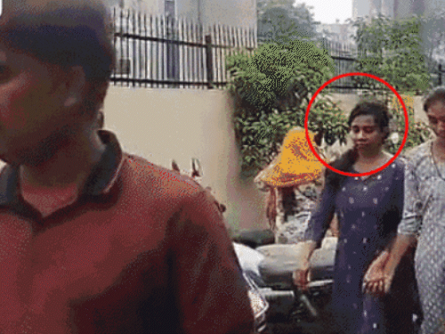 बम धमाकों की धमकी देने वाले रेनी को मिली जमानत:  गुजरात हाईकोर्ट ने कहा- वह अपने निजी रिश्तों को लेकर परेशान थी – Gujarat News