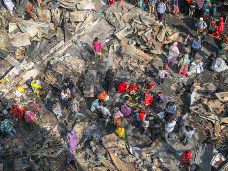 Dhaka slum fire took 16 hours to extinguish | बांग्लादेश की सबसे बड़ी बस्ती में आग: 1500 घर जले; हजारों लोग बेघर, प्रेगनेंट महिलाओं-बच्चों ने ठंड में रात गुजारी
