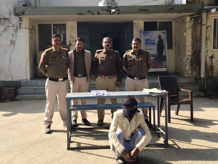 Thief arrested with stolen goods worth Rs 2 lakh | दो लाख की चोरी के ...