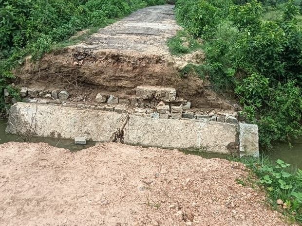 The culvert on the Kudai-Basaria road has been damaged for four months.
