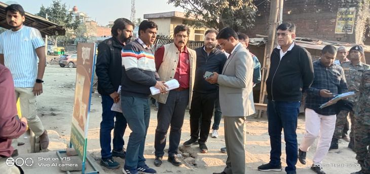 Inspection of elevated corridor construction work