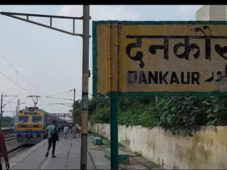 Monkeys create havoc at Dankaur railway station