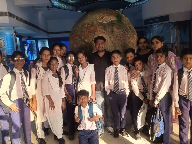 School children from Itwa made an educational tour to Lucknow. | इटवा ...