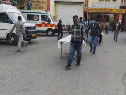 Five people died in a road accident in Moradabad. | शादी में जा रहे परिवार  के 6 लोगों की मौत: मुरादाबाद में रोडवेज बस ने टेंपो को रौंदा, उछलकर 15 फीट  दूर