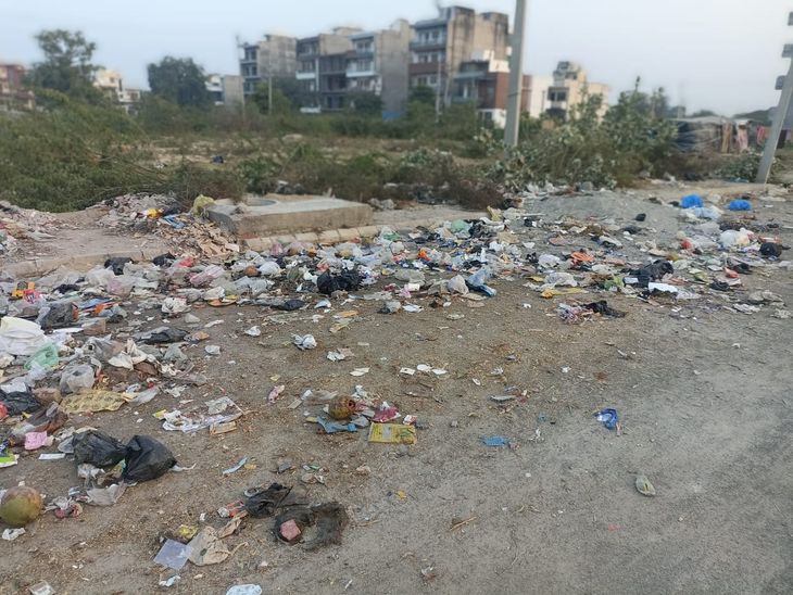 Garbage point built on the road in Sector 14 Part II