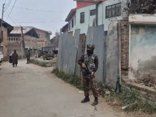 दिल्ली ब्लास्ट- कश्मीर में 10 जगहों पर NIA की रेड:डॉ.उमर के साथी बिलाल के घर तलाशी जारी; इसने ड्रोन हमलों की प्लानिंग की थी- INA NEWS