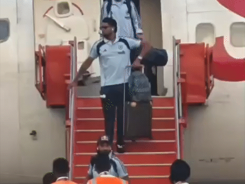 भारत-दक्षिण अफ्रीका वनडे…दोनों टीमें आज करेंगी प्रैक्टिस: कल रोहित-विराट का मैच देखने उमड़ी भीड़; पीएम की सुरक्षा में तैनात 2,000 पुलिस अधिकारी गिरफ्तार – छत्तीसगढ़ समाचार