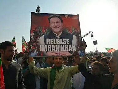 पाकिस्तान सराकर ने रावलपिंडी में धारा 144 लगाई:रैली-जुलूस निकालने पर रोक; प्रदर्शन की धमकी के बाद फैसला, इमरान से मिलने की मांग कर रही पार्टी