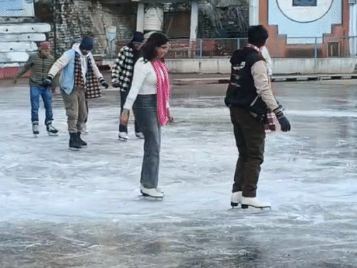 शिमला में आज से आइस स्केटिंग का रोमांच:  देशभर से आए टूरिस्ट आनंद उठा सकेंगे; ₹300 फीस देनी होगी, स्केट साथ लाना जरूरी नहीं – Shimla News