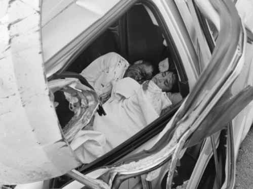 दिल्ली-मुंबई एक्सप्रेस-वे पर कपल की कार में तड़पकर मौत:9 घंटे बाद पहुंची नूंह पुलिस, एक-दूसरे की बाहों में मिलीं लाशें; राजस्थान के रहने वाले थे- INA NEWS